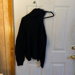 Size L one shoulder sweater
